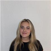 Soy una chica bastante paciente y empática, no tengo problemas en dar clases a cualquier edad que lo necesite